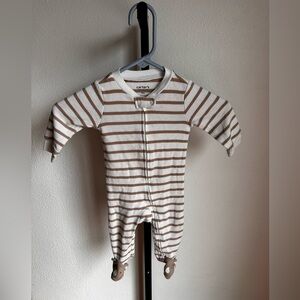 Carters 9 month footsie